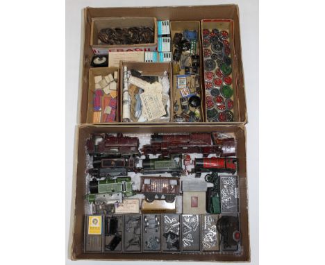 Model Railway: A collection of assorted Hornby O gauge model railway spares to include: various locomotive bodies, chassis, w