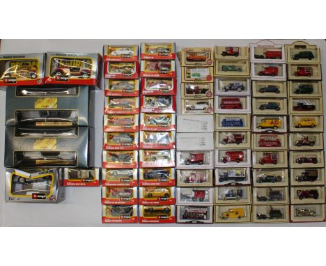 Diecast: A collection of assorted boxed modern diecast vehicles to include: 1:43 and 1:18 Bburago and Maisto vehicles (approx