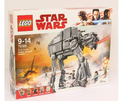 Star Wars: A boxed Lego Star Wars, First Order Heavy Assault Walker, Reference 75189. Box sealed. Box in very good condition.