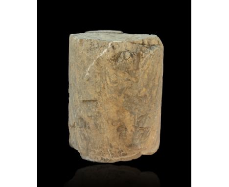 Roman shaft fragment; Empire period; I-II century A.D.Marble.Provenance: Illustrious Cordovan collection.Measurements: 44 x 3