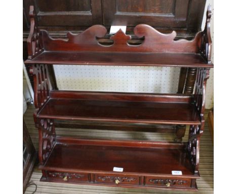 A REPRODUCTION GEORGIAN DESIGN MAHOGANY SET OF HANGING SHELVES with fancy pierced side supports, the lower shelf having three