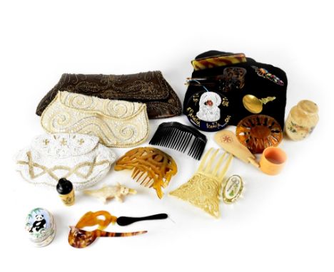 A collectors' lot comprising vintage evening bags, hair combs, etc.