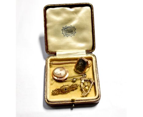 A 9ct gold bar memorial brooch set with garnet and seed pearls within filigree borders with locket to the reverse, a hallmark