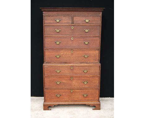 George III oak chest on chest with Greek key cornice, with two short and six long drawers, on bracket feet, 171cm high and 10