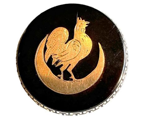 1 Large medium scarce 19th century Pique inlay Rooster button. This natural Tort. Button is inlaid with actual gold for the d