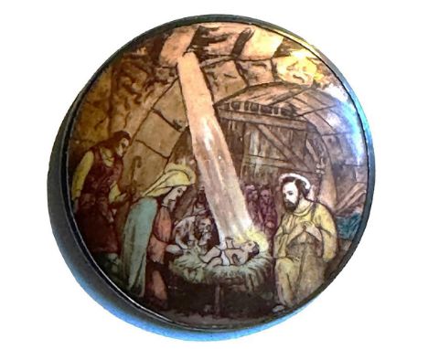 1 Large 1950's button from the Motiwala Brothers Studios. This colorful example from the famous studios in India depicts the 
