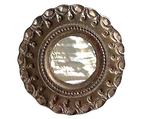 1 Small Medium 18th century copper with a pearl center. Copper buttons from the 18th century in this size are uncommon compar