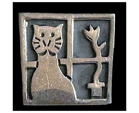 1 Large medium 20th century CAT button with a 925 backmark. This cool depiction of a cat in a window with a plant is very coo