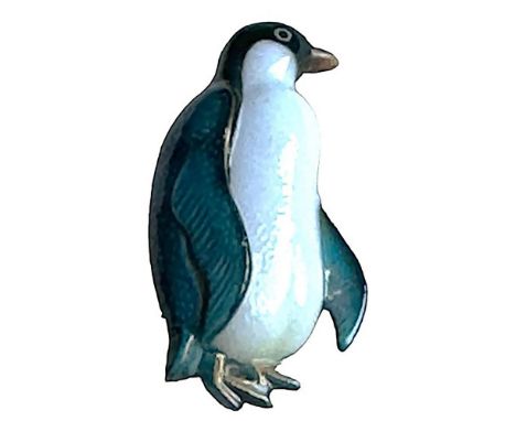1 Medium size 20th century colorful Penguin button. Here is a nicely colored realist Penguin from the Toshikane pottery compa