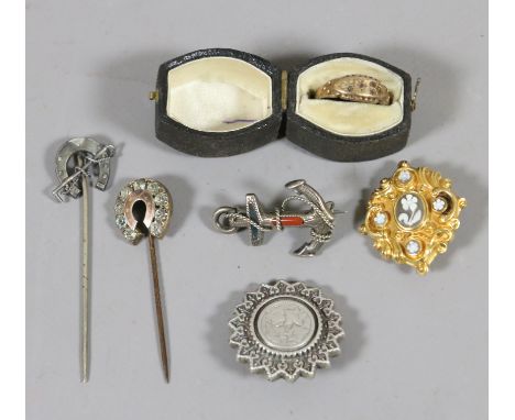 A small collection of 9ct gold and silver to include stick pins, ladies ring, Scottish brooch formed as an anchor etc. Condit