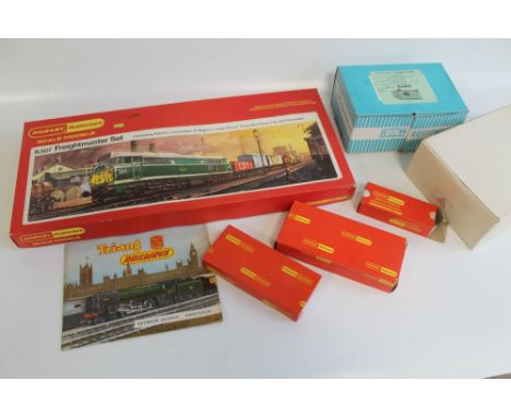 A BOXED HORNBY R.507 FREIGHT MASTER SET 00 GAUGE A/F, together with Hornby R020 Shell tank, R071 Foot bridge, plus an extra t