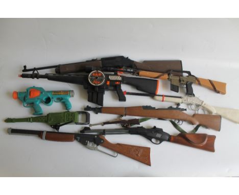 A COLLECTION OF TOY GUNS, to include a Lone Star super sharp shooter a/f, Lone Star Armalite, etc 