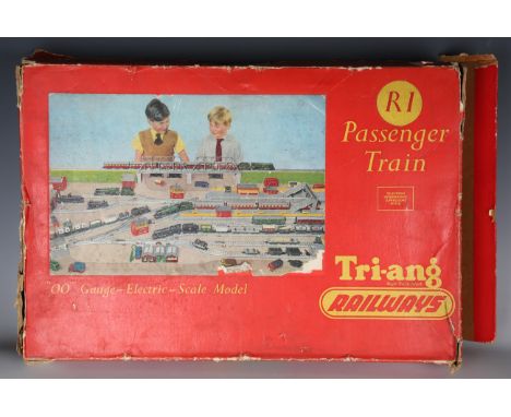 A collection of gauge OO railway items, including a Tri-ang Railways R1 passenger train set, a Hornby Railways R.041 pannier 