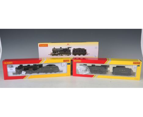 A small collection of Hornby gauge OO railway items, comprising R.3316 DCC Ready Fowler locomotive 44 and tender, R.2937 DDC 