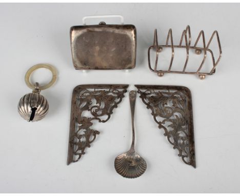 An Edwardian silver four-division toast rack, Sheffield 1904, length 9.3cm, a silver cigarette case, Chester 1903, a pair of 