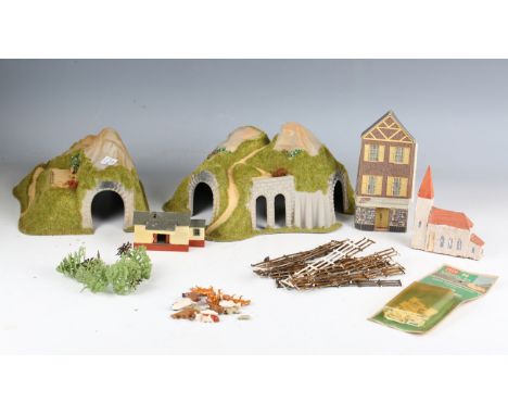 A good collection of gauge N railway scenery, buildings, model kits and accessories, including Faller, Rati and Peco, some bo