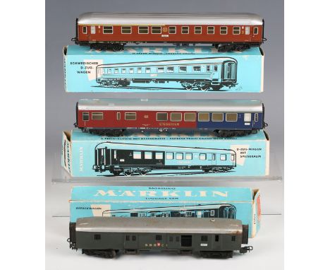 Nine Märklin gauge HO coaches, comprising restaurant car, No. 4064, No. 4090, DB 2nd, No. 4078, No. 4030, observation coach, 