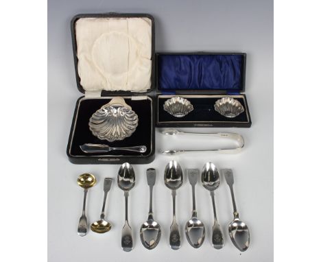 A George V silver butter shell on ball feet and an old English shell pattern butter knife, Sheffield 1917 and 1918 by James D