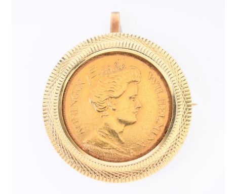 Gouden vijf gulden met koningin Wilhelmina met opgestoken haar, 1912. In een 14 kt. gouden muntrand bruto 6,7 gr. [1] 14 k. G