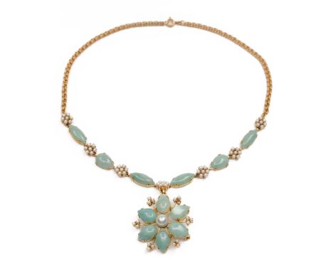 14 kt. Gouden collier met rozetvormige hanger. De voorzijde met kleine rozetten bezet met parels, afgewisseld met een markies