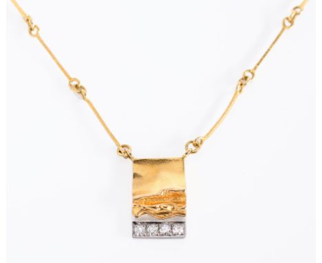 Lapponia, 18 kt. gouden collier. Met onderaan een hanger in geel en witgoud, bezet met vier achtkant geslepen diamanten (tota