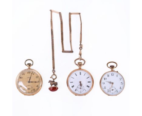 Drie 14 kt. gouden remontoir horloges. Allen met onedele binnendeksel. Twee van Union, één met doublé horlogeketting waaraan 