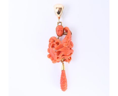14 kt. Gouden hanger, bezet met gesneden bloedkoraal met voorstelling van een vogel en een kopje, waaronder een pampel evenee