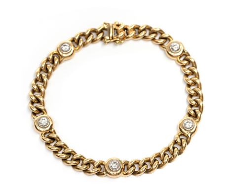 14 kt. Gouden gourmet schakel armband. Bezet met vijf briljant geslepen diamanten, gezet in een wit met geelgouden ronde zetk