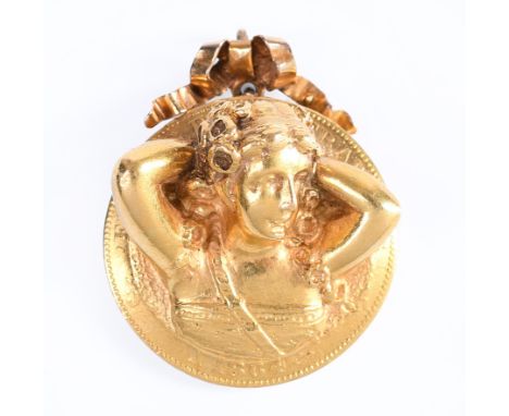 14 kt. Gouden hanger, 19e eeuw. In de vorm van een 50 francs stuk uit 1864, met in het midden een 3 dimensionaal vormgegeven 