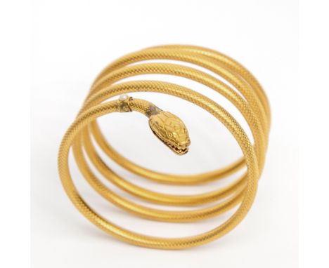 Frankrijk, 18 kt gouden armband in de vorm van een slang, 19e eeuw. Om zijn nek een bandje bezet met glasparel (twee missen).