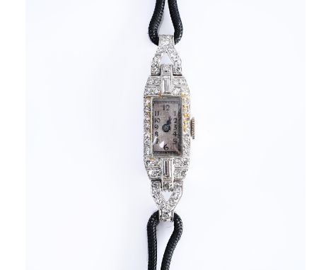 Croton, platina mechanisch dames polshorloge, Art Deco. De kast bezet met achtkant en baguette geslepen diamant, totaal ca. 0