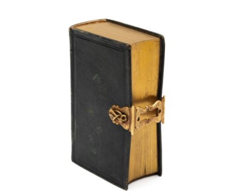 Nieuwe Testament, gedateerd 1857, met goudopsnee, en 18 kt. gouden sluiting, bovenste deel ontbreekt [1] New Testament, dated