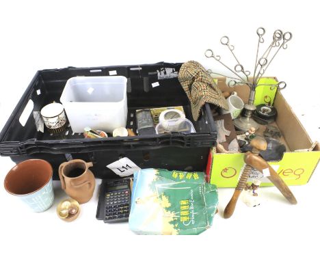 A quantity of assorted collectables. To include Worcester and Wedgwood ceramics, a travelling inkwell, treen, fishing reels, 
