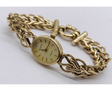 An Accurist 9ct gold watch and strap, total weight 15.9g