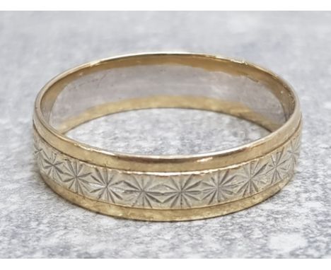9ct yellow and white gold gents ring, 3.9g size x