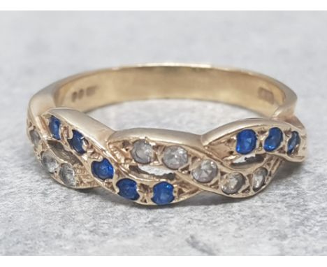 9ct yellow gold ring with blue and cz stones, 3.1g size p