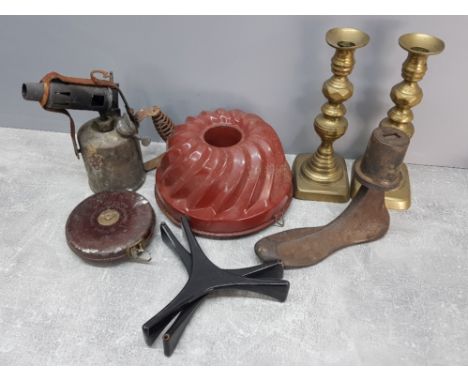 Metalware to include Diamonds Victorian brass push rod candlesticks, brass blow lamp, enamel jelly mould, cobblers last etc