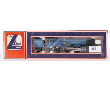 LIMA: An original vintage Lima Railways 00 gauge 205104 MWG King Charles II trainset locomotive. Within the original box.