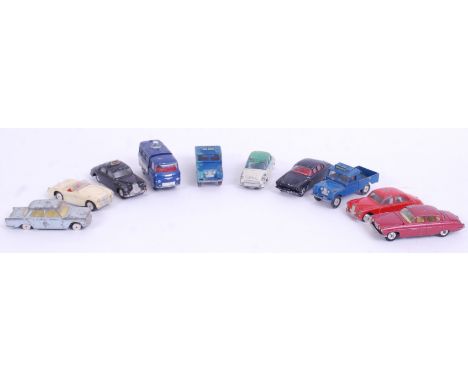 CORGI: A collection of 10x assorted vintage Corgi diecast model cars and vehicles to include Land Rover, Jaguar, Police Comme