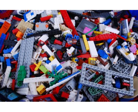 LEGO: A large crate of assorted loose Lego. Approx 7kg (crate included). All assorted pieces, some sets all broken down. City