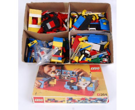 LEGO: A collection of vintage 1970's Lego (loose), along with a boxed set No. 264. All assorted bits and pieces, set unchecke