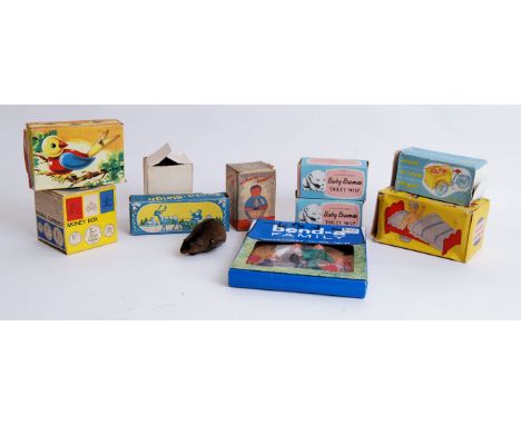 NOVELTY TOYS: An interesting and fun collection of vintage c1950's / 1960's mostly plastic novelty toys, usually of no known 