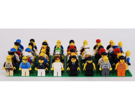 LEGO: A collection of 50x assorted Lego minifigures to include: vintage, City, space, series etc. All mounted on a Lego base 