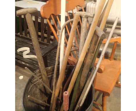 Dustbin of mixed garden tools. Not available for in-house P&amp;P, contact Paul O'Hea at Mailboxes on 01925 659133 