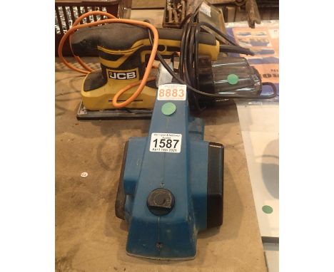 JCB finishing sander and another, both unboxed. Not available for in-house P&P, contact Paul O'Hea at Mailboxes on 01925 6591