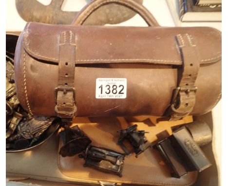 Mixed collectables including an Art Deco cased travel set, part chess set, leather bowls case etc. Not available for in-house