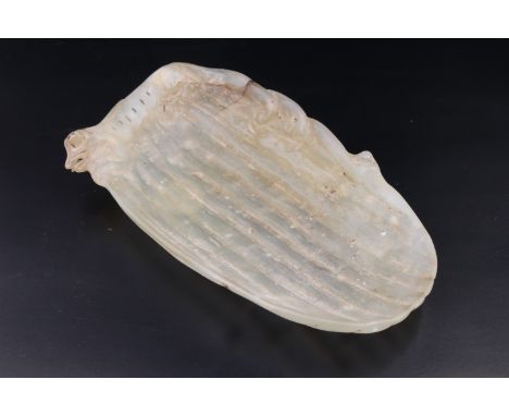 A Chinese carved jade dish in the form of a lizard and leaf, 10.5 cm x 6 cm