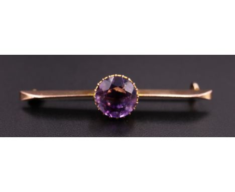 A vintage amethyst and 9 ct yellow metal bar brooch, having a 9 mm brilliant set in a fine gallery on a prism shaped bar, mar