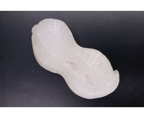 A Chinese carved jade peanut pod, 5 cm