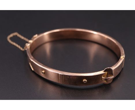 A late 19th / early 20th Century 9 ct rose gold hinged garter / belt bangle, 58 mm x 50 mm internally, 9.5 g